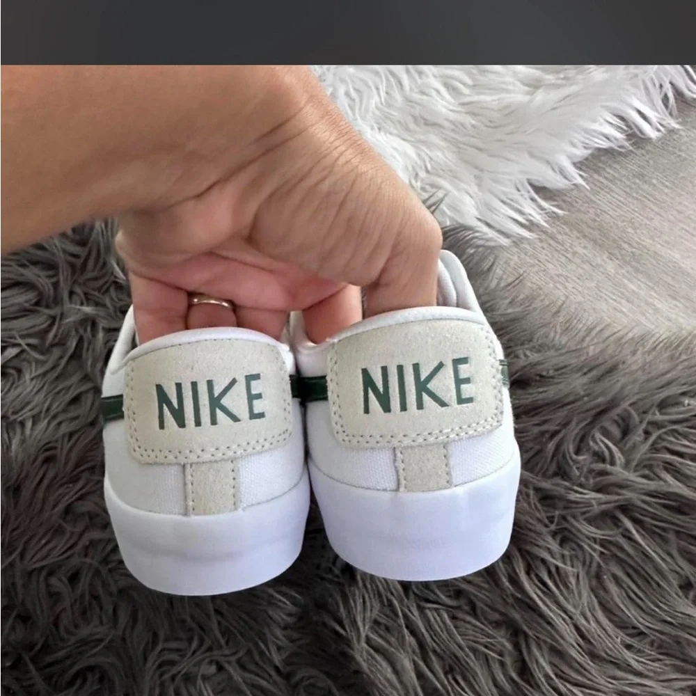 Nike Women's Gray & Green Low-Top Sneakers
